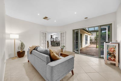 /international/au/50-katherine-avenue-amaroo-act-150975752/