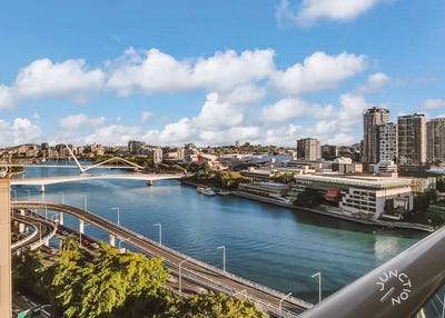 /international/au/144-18-tank-street-brisbane-city-qld-151192220/