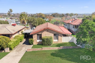 /international/au/93-peel-street-north-tamworth-nsw-152321456/