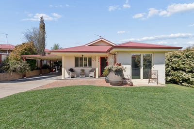 /international/au/2-51-templemore-street-young-nsw-152593412/