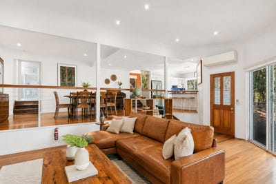 /international/au/27-bronhill-street-currumbin-waters-qld-152592256/