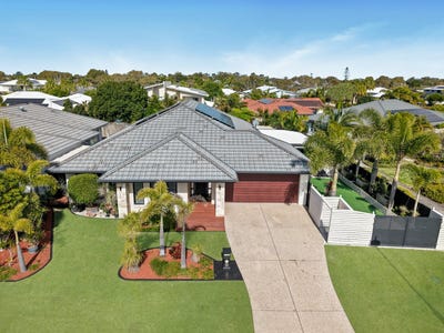 /international/au/9-beaufort-circuit-banksia-beach-qld-151734084/