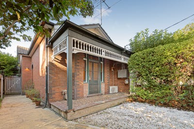/international/au/26-anzac-parade-kensington-nsw-148316208/