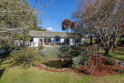 /international/au/75-arthurs-seat-road-red-hill-vic-148654136/