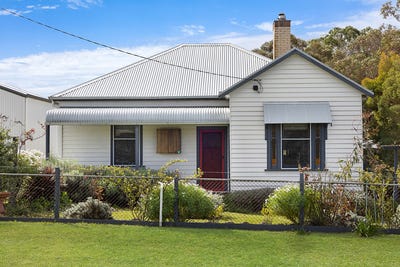 /international/au/8-watts-lane-macarthur-vic-152439232/