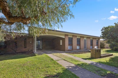 /international/au/9-mckenzie-street-cobden-vic-151289352/