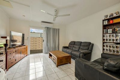/international/au/8-462-mccoombe-street-mooroobool-qld-151228512/