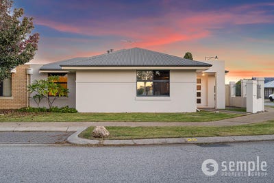 /international/au/25-yarra-promenade-hammond-park-wa-151253860/