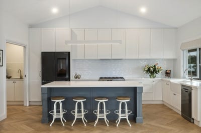 /international/au/61-young-road-moss-vale-nsw-148180832/?lang=en