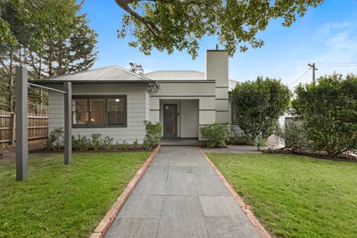 /international/au/17-heather-grove-cheltenham-vic-150799252/