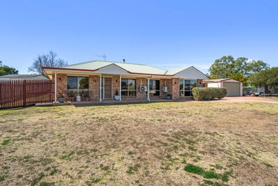 /international/au/19-westfield-drive-westbrook-qld-152124624/