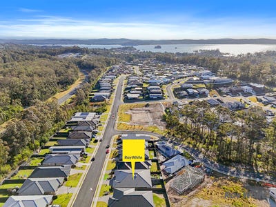 /international/au/2-33-freycinet-drive-sunshine-bay-nsw-148479856/