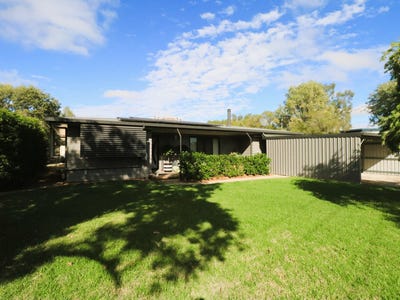 /international/au/52-taylor-street-roma-qld-151447676/