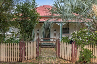 /international/au/228-perth-street-south-toowoomba-qld-148369280/