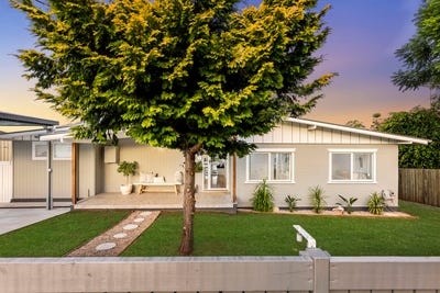 /international/au/2-skehan-street-centenary-heights-qld-151243532/