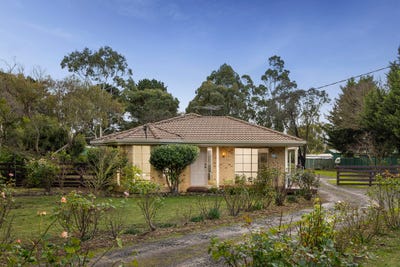 /international/au/41-white-avenue-romsey-vic-151476092/