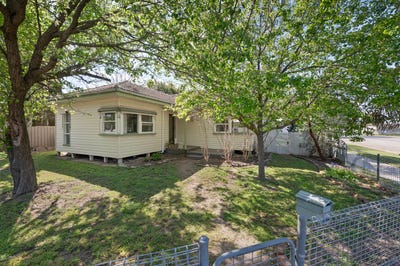 /international/au/77-clarke-street-benalla-vic-152469988/