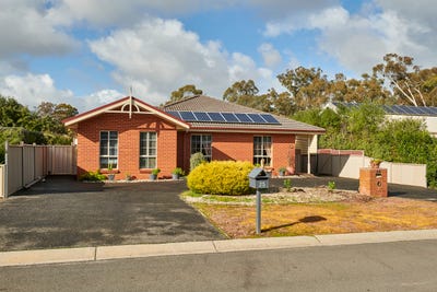 /international/au/25-wattle-drive-heathcote-vic-150883840/