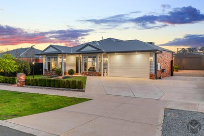 /international/au/3-melia-street-romsey-vic-151164280/