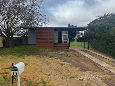 /international/au/19-gerathy-street-goulburn-nsw-148629660/