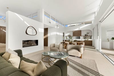 /international/au/1-crest-view-key-broadbeach-waters-qld-151059920/