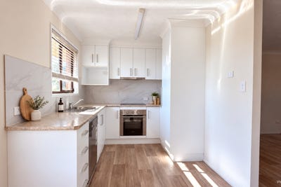 /international/au/35-arabian-street-harristown-qld-152657712/