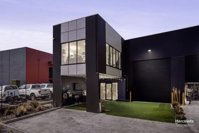 /international/au/1-39-collins-road-melton-vic-505253952/