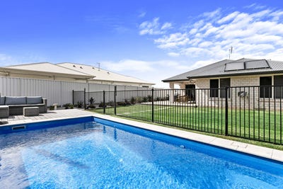 /international/au/14-voyage-court-burrum-heads-qld-151946188/