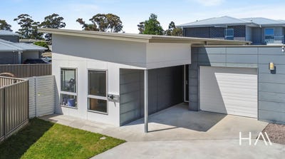 /international/au/4-23-hortus-place-newnham-tas-152599124/