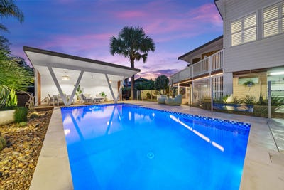 /international/au/22-page-parade-burleigh-heads-qld-148576568/?lang=id
