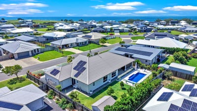 /international/au/7-irving-place-innes-park-qld-151106180/