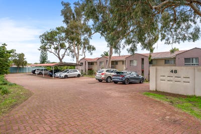 /international/au/8-48-connell-way-girrawheen-wa-151384700/