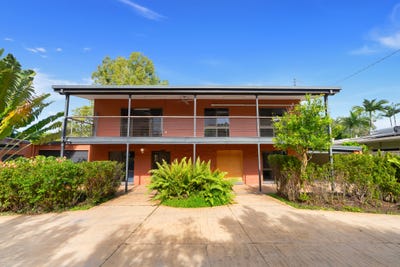/international/au/8-undine-street-clifton-beach-qld-151678372/