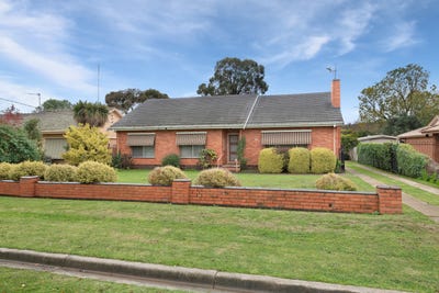 /international/au/30-ebden-street-heathcote-vic-151541852/