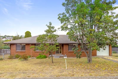 /international/au/12-hillview-avenue-muswellbrook-nsw-151121556/