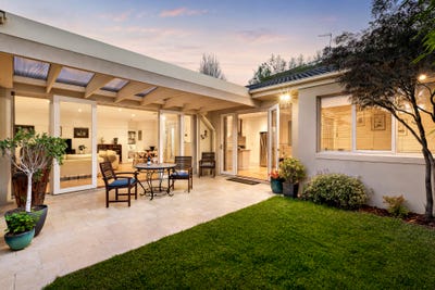 /international/au/2-300-south-road-hampton-east-vic-152631968/