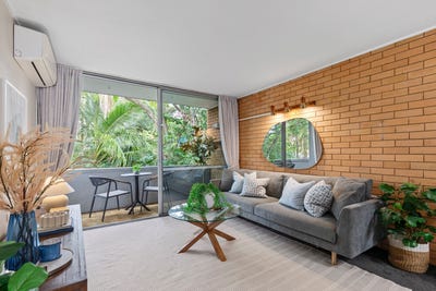 /international/au/4-86-rialto-street-greenslopes-qld-151615820/