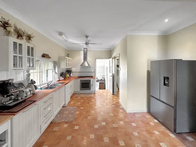 /international/au/34-evans-street-atherton-qld-151449308/