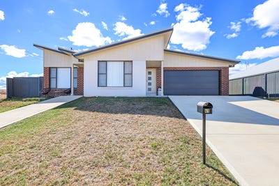 /international/au/41-gordon-street-tamworth-nsw-151036124/