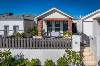 /international/au/10-betts-lane-alkimos-wa-151225468/