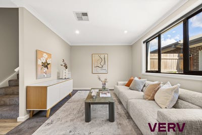 /international/au/25-1-gifford-street-coombs-act-150808680/