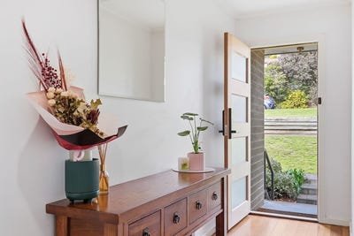 /international/au/14-bilinga-street-mornington-tas-152436056/