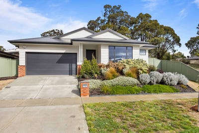 /international/au/14-nyora-grove-mount-helen-vic-148643492/?lang=en