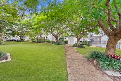 /international/au/70-57-charles-canty-drive-wellington-point-qld-151191624/