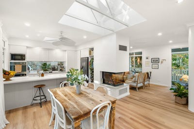 /international/au/12a-walder-crescent-avoca-beach-nsw-148161976/?lang=en