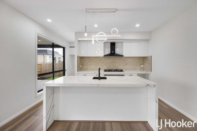 /international/au/1-rawlinson-street-maddingley-vic-148302900/