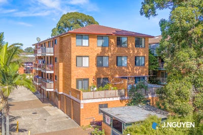 /international/au/69-4-11-equity-place-canley-vale-nsw-151251304/