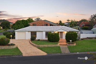/international/au/23-brodick-street-carindale-qld-148421168/