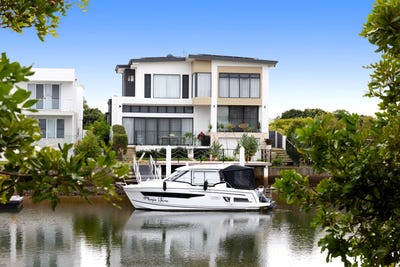 /international/au/9-harbourlights-way-pelican-waters-qld-148346912/