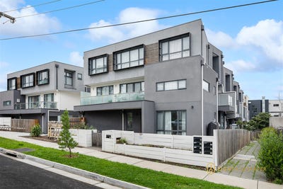 /international/au/12-2-4-rosella-ave-boronia-vic-151589420/